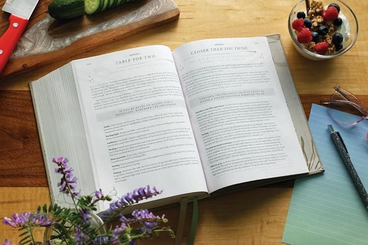 Flourish: The NIV Bible for Women, Cloth over Board, Cream, Comfort Print thumbnail 11