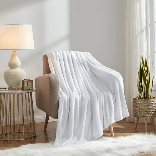 KMUSET Fleece Blanket Throw Size White Lightweight Super Soft Cozy Luxury Bed Blanket Microfiber thumbnail 2