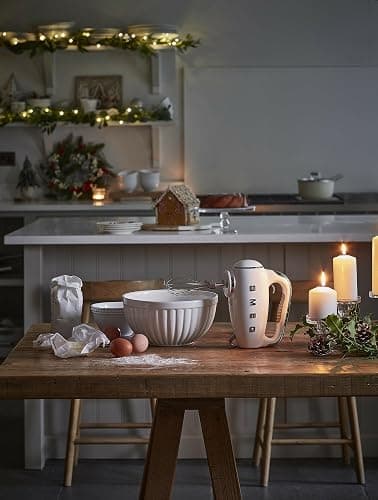 Smeg, Sbattitore Elettrico HMF01CREU, 9 Livelli di Velocità, Funzione Turbo, Sistema di Avvio Smooth Start, 4 Fruste, 2 Ganci Impastatori e Avvolgicavo in Dotazione, 250W, Crema thumbnail 7