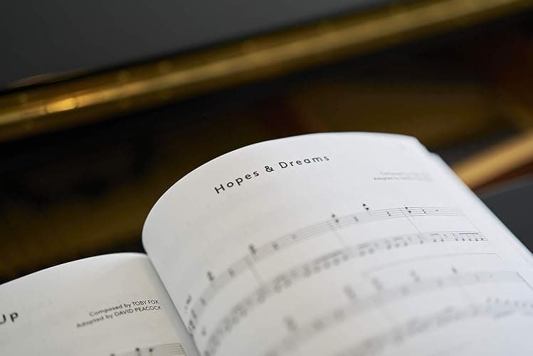 Undertale Complete Piano Score - Sheet Music from the game [Perfect Paperback] Toby Fox and David Peacock thumbnail 5