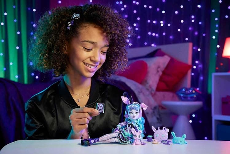 Monster High Creepover Party Doll, Twyla with Pet Bunny Dustin, Sleepover Clothes & Accessories like Hoodie, Book & Backpack thumbnail 2