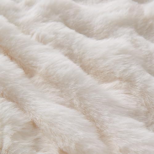 Wajade Luxury Fluffy Rabbit Fur Throw Blanket Super Soft Bubble Faux Fur Blanket Warm Fuzzy Large Blanket for Bed Couch Car Cozy,White 127x153CM thumbnail 9