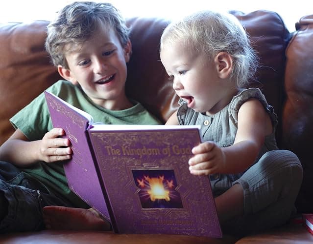 The Kingdom of God Bible Storybook - Old and New Testament Box Set thumbnail 3