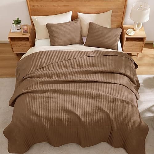 WRENSONGE Queen Quilt-3 Pieces Lightweight Bedspreads Brown Queen Size Quilt Bedding Set for All Seasons, Soft Summer Blanket with 2 Pillow Shams Suitable for Bed, Couch thumbnail 7