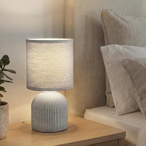 BRILONER - Tischlampe mit Stoffschirm, Kabelschalter, Keramikfuß, Lampe, Nachttischlampe, Tischleuchte, Dekolampe Flur, Bürolampe, Leselampe, Wohnzimmer, Schlafzimmer, 15x28 cm (DxH), Grau thumbnail 7