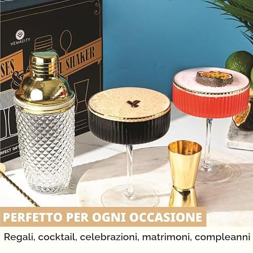 Vemacity Kit Cocktail - Shaker. Cocktail Professionale con Coperchio Oro 450ml + 2 Bicchieri Martini con Bordi Oro + Cucchiaio Bar e Jigger | Set Elegante per Barman | Ideale per Fare un Regalo thumbnail 5
