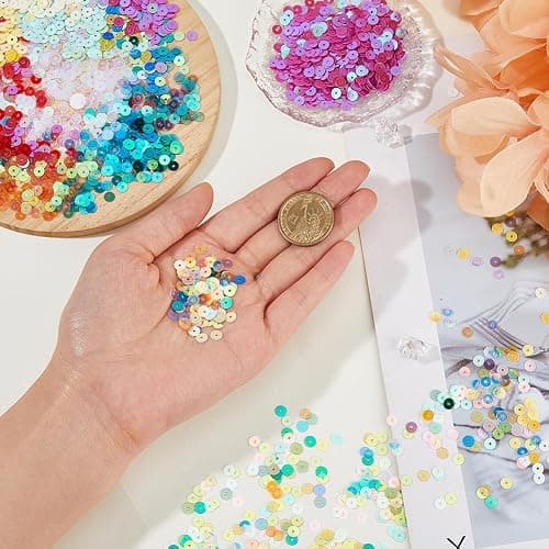 DICOSMETIC 6000Pcs 12 Couleurs Petites Paillettes Transparentes en Vrac 5mm Paillettes Plates Rondes en PVC pour Couture DIY Vêtement Chaussure Accessoires Artisanaux Trou: 1mm thumbnail 2