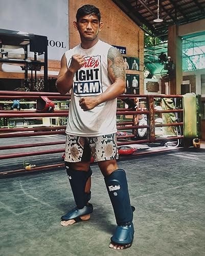 Fairtex SP9 Ultra Ergo Shin Pads | Muay Thai, Kickboxing Shin Guards Made with Syntek Leather thumbnail 3