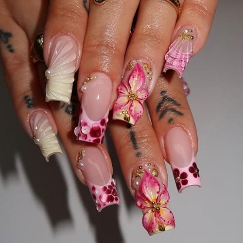 24Pcs Summer Press on Nails Medium Square Fake Nails with Pearl Rhinestones Designs Gold Starfish Seashell Glue on Nails 3D Flower Acrylic Nails Beach False Nail French Tip Stick on Nail for Women - Image 1