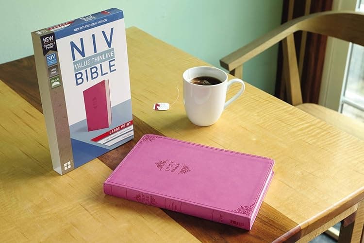 NIV, Value Thinline Bible, Large Print, Leathersoft, Pink, Comfort Print thumbnail 2