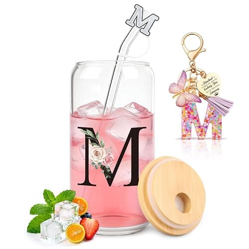 TUZELIYA M Personalisiert Personalisierte Geschenke mit Buchstaben – Glasbecher mit Deckel & Strohhalm + Schlüsselanhänger Buchstabe, Geschenk für Frauen & Mädchen, Geburtstag, Valentinstag - Image 1
