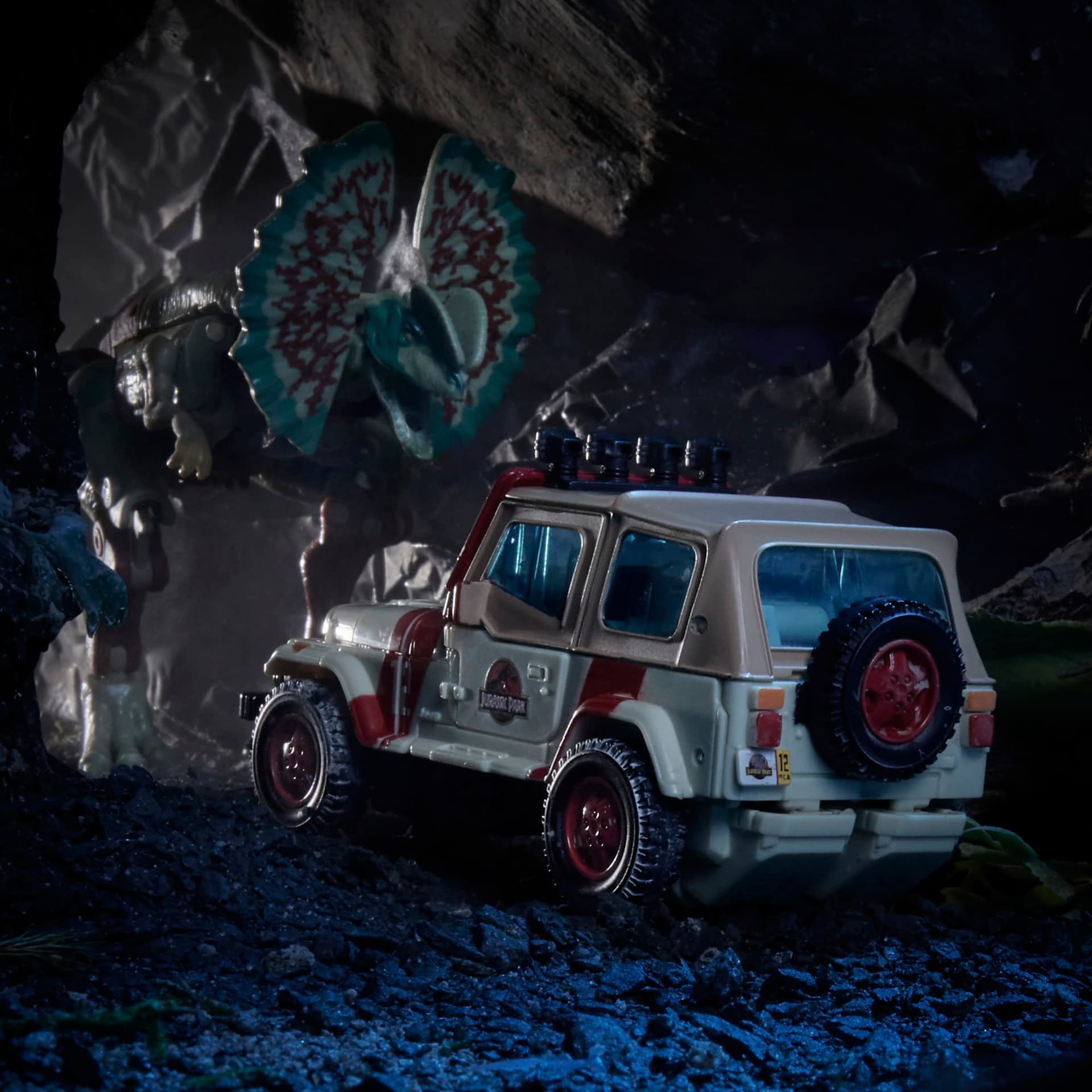 Transformers Collaborative Jurassic Park x Toys Dilophocon & Autobot JP12, Cifras de acción para niños y niñas de 8 años en adelante (Exclusivo de Amazon) thumbnail 4