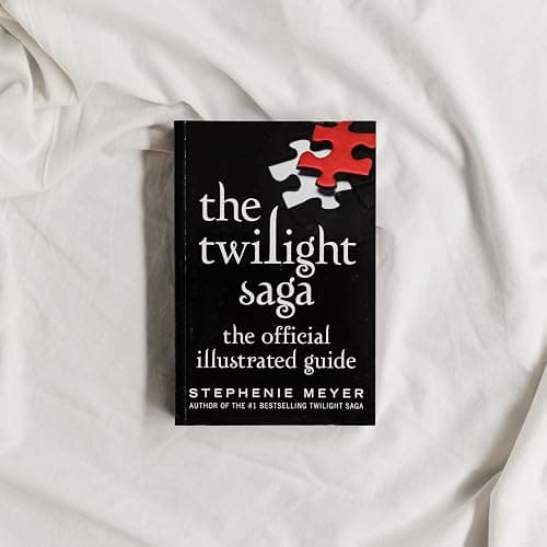 The Twilight Saga: The Official Illustrated Guide thumbnail 2