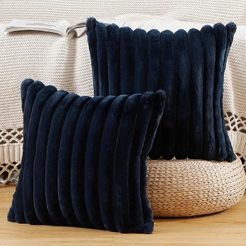 Navy blue 2 pack pillows - Image 1