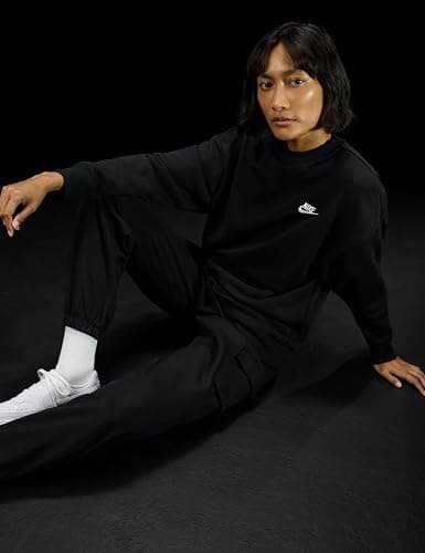 Nike Women's Sportswear Club Fleece Loose Crew-Neck Sweatshirt thumbnail 2