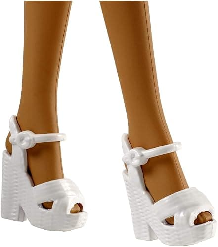 Barbie Doll with 11 Accessories thumbnail 4