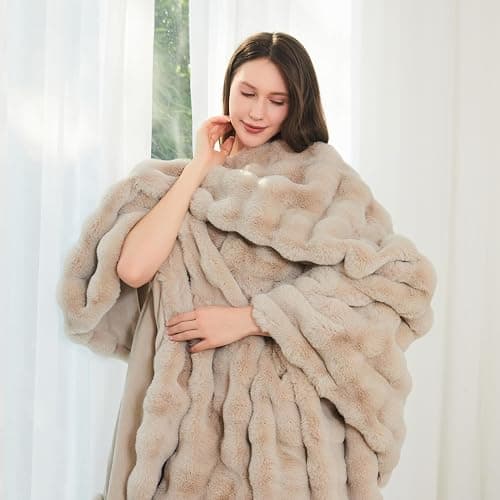 The Malibu Blanket - LuxeComfort Faux Fur Bubble Blanket 50"x60" Beachstone - Luxuriously Soft, Elegant, Reversible Design, Home Décor, Picnics, and Travel (Beachstone, Throw 50x60) thumbnail 5