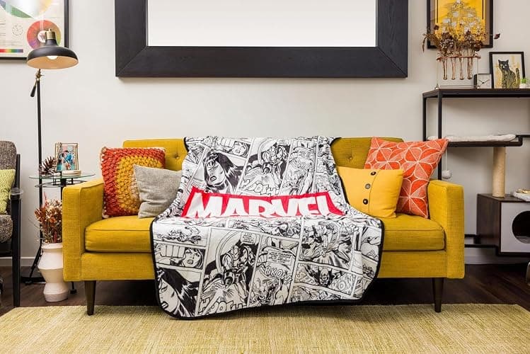 Silver Buffalo Marvel Avengers Retro Vintage Comics Panel 45" x 60" Fleece Throw, Soft and Cozy Blanket, 250 GSM thumbnail 2