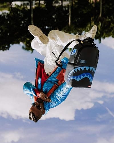 Sprayground SHARK CENTRAL LATE ARRIVAL DLXSV BACKPACK thumbnail 2