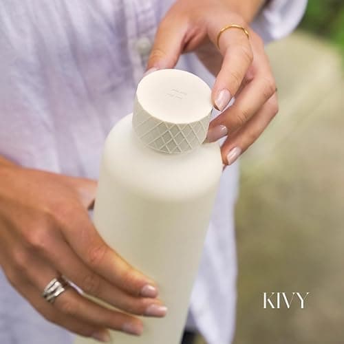 KIVY Tritan Trinkflasche 1l - Kohlensäure geeignet & Auslaufsicher - Für Sport, Schule & Büro - Sport Trinkflasche Gym - Wasserflasche Sprudel geeignet - Sportflasche 1 Liter - Weiß/Gold thumbnail 8