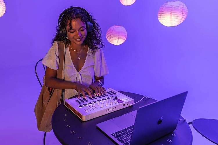 Arturia MiniLab 3 - Universal MIDI Controller for Music Production, with All-in-One Software Package - 25 Keys, 8 Multi-Color Pads - White thumbnail 3