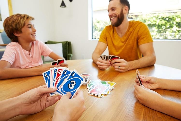 Mattel Games UNO Color & Number Matching Card Game for 2-10 Players Ages 7Y+ thumbnail 2