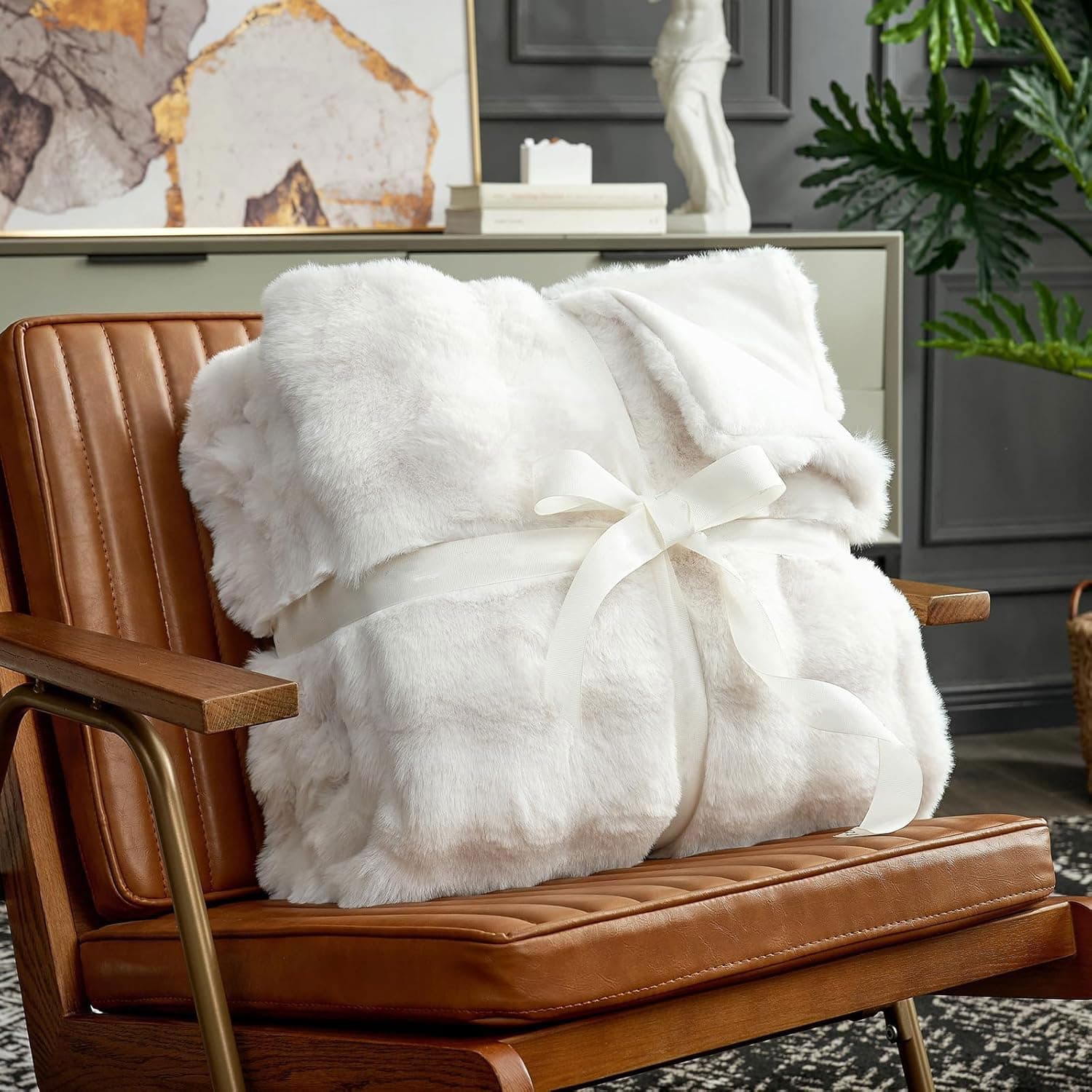 TARODEA Faux Fur Throw Blanket for Couch, Fuzzy Soft Plush Thick Bubble Blanket for Sofa Bedroom Living Room (Cream White, 130x160 cm) thumbnail 3