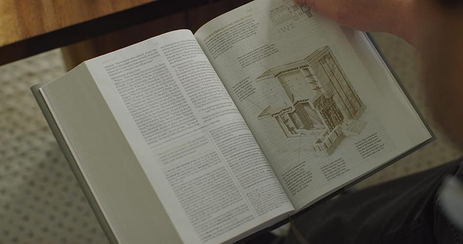 ESV Men's Study Bible (Hardcover): Holy Bible, English Standard Version thumbnail 4
