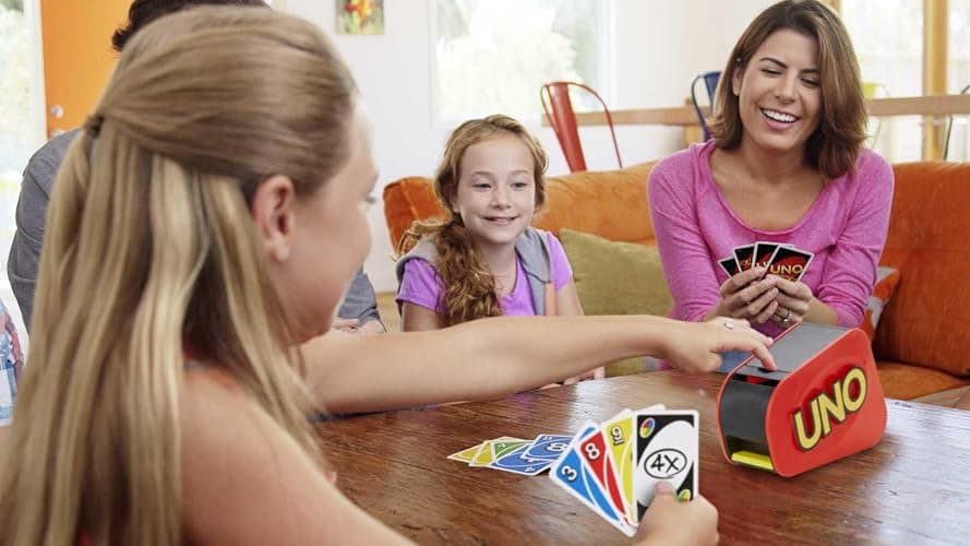 Mattel Games Jeu de Cartes UNO Extreme avec Distributeur aléatoire émettant des lumières et des Sons, 112 Cartes. Jeu pour Enfants, Adolescents et Adultes. Cadeau pour Joueurs de 7 Ans et Plus, GXY75 thumbnail 2