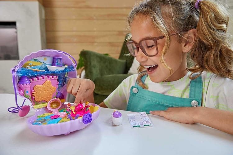 Polly Pocket Travel Toy with Micro Dolls & Accessories, Mermaid 2-in-1 Seashell Purse Playset (Amazon Exclusive) - Seashell thumbnail 3