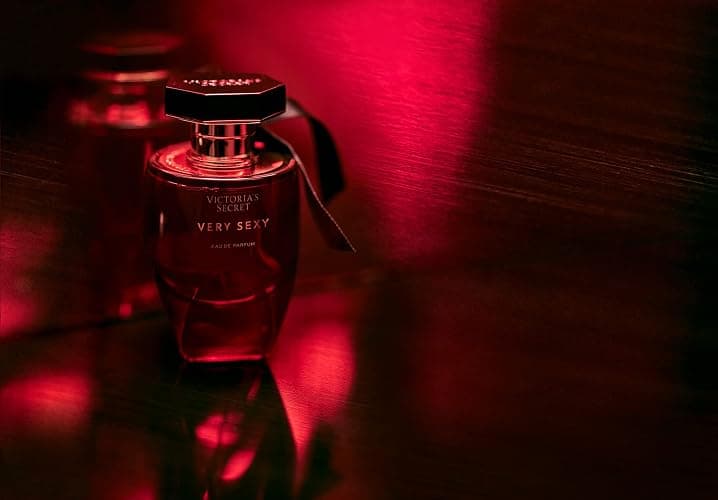 Victoria's Secret Very Sexy Eau de Parfum, Notes of Vanilla Orchid, Sun-Drenched Clementine & Wild Blackberry, Perfumes for Women (1.7 oz) thumbnail 9
