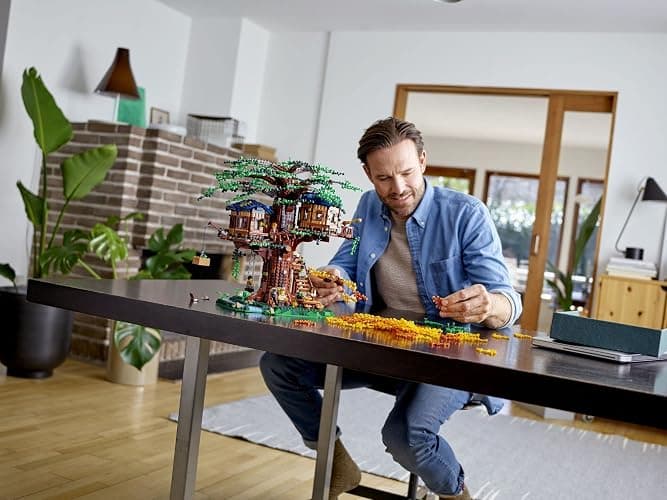LEGO Ideas Tree House 21318, Model Construction Set for 16 Plus Year Olds with 3 Cabins, Interchangeable Leaves, Minifigures and a Bird Figure thumbnail 2