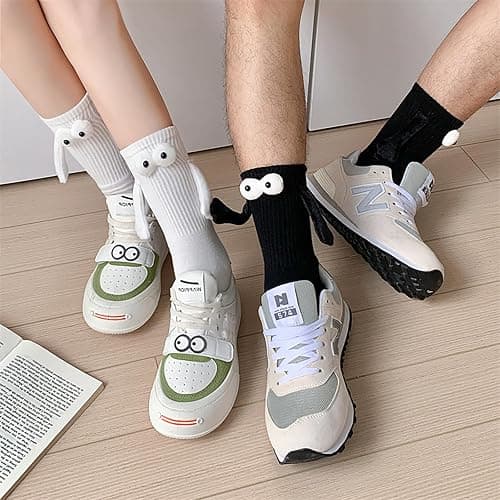 Smilelife 2 Pairs Magnetic Holding Hands Socks - Funny Gifts for Women & Men, Teens, Couples, Friends thumbnail 4