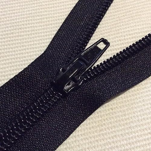 Amariver Black and White Nylon Coil Zippers, 100Pcs 9 Inches Nylon Coil Zippers for Tailor Sewer Sewing Crafter Special, 2 Colors, 50 Pcs Per Color thumbnail 2
