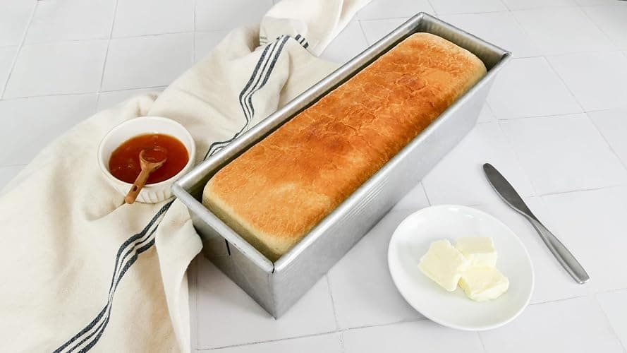 USA Pan Pullman Loaf Pan with Cover, Large w Set of 2 thumbnail 4