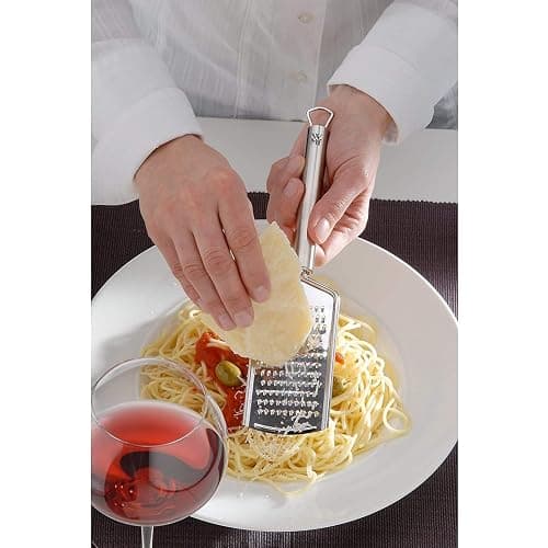 WMF Profi Plus Käsereibe Edelstahl 25 cm, feine Reibefläche, Parmesanreibe, Zitronenreibe, Cromargan Edelstahl, spülmaschinengeeignet thumbnail 4
