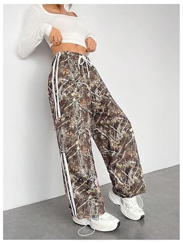 Verdusa Women's Camo Cargo Pants Drawstring Waist Baggy Pants Loose Straight Leg Sweatpants with Pockets thumbnail 3