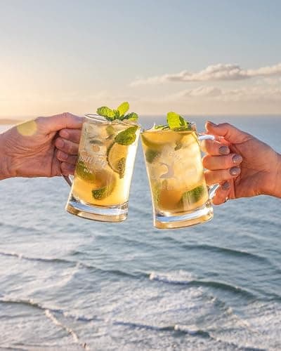 Twin Fin Spiced Golden Rum | Caribbean Rum Spiced in Cornwall | Smooth Vanilla, Exotic Citrus & A Light Smokiness | Pair with Ginger Beer & Lime Wedges | Epic Mojitos | 38% vol | 70cl thumbnail 5
