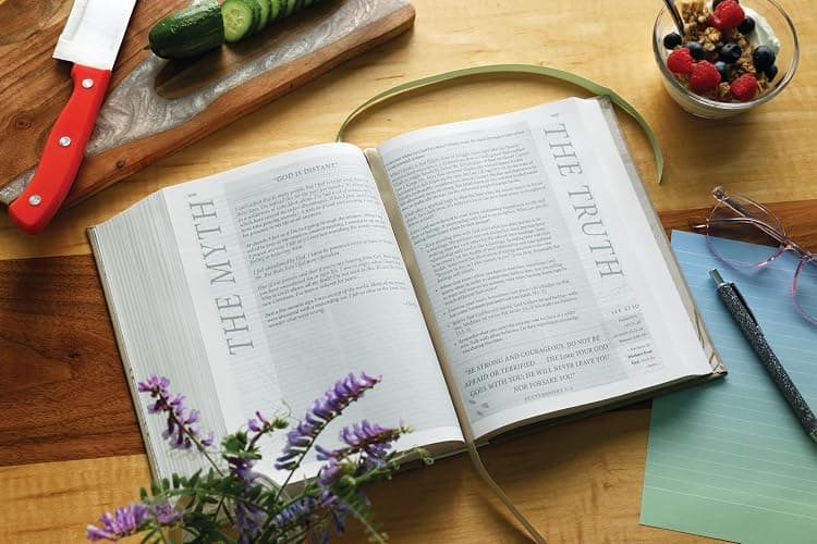Flourish: The NIV Bible for Women, Cloth over Board, Cream, Comfort Print thumbnail 10
