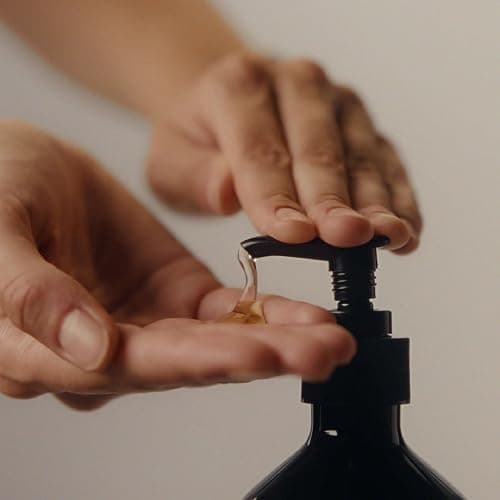 Aesop Reverence Aromatique Hand Wash | Woody, Earthy, Smoky | Gentle Exfoliating Cleanser For Renewed Skin | 500mL / 16.9 oz thumbnail 3