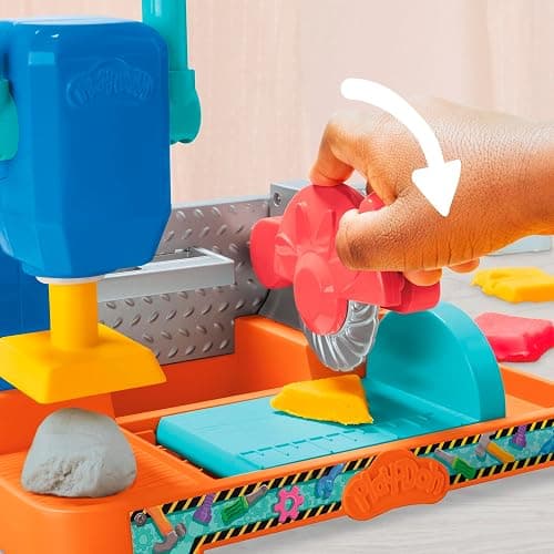 Play-Doh Werkbank Spielset, 5 x 56 g Dosen Modelliermasse in bunten Farben, mit Kreissäge-Spielzeug, Werkzeug und Stempel, kreatives für Kinder ab 3 Jahren - Werkzeugbank thumbnail 9