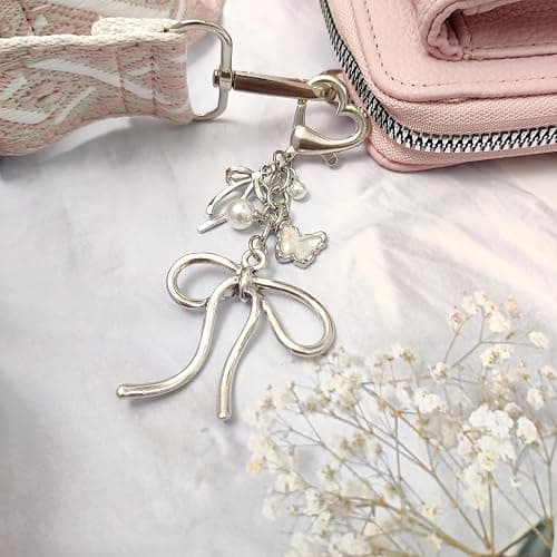 Nalefow Keychain for Women Gold Bow Angel Wings KeyChains Novel Star Heart Strawberry Racket Pendants Bag Charm Key Chains thumbnail 5