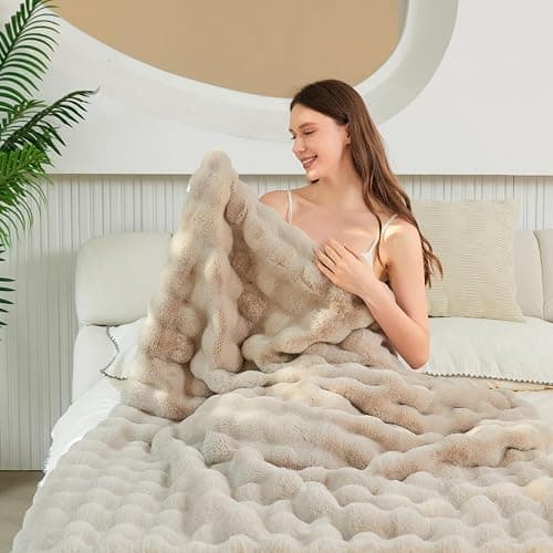 The Malibu Blanket - LuxeComfort Faux Fur Bubble Blanket 50"x60" Beachstone - Luxuriously Soft, Elegant, Reversible Design, Home Décor, Picnics, and Travel (Beachstone, Throw 50x60) thumbnail 3