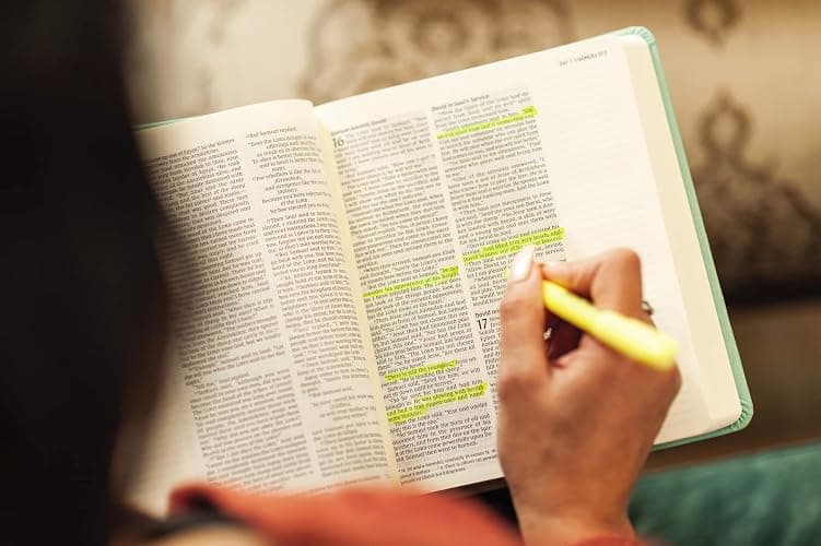 NIV, Journal the Word Bible (Perfect for Note-Taking), Double-Column, Cloth over Board, Teal, Red Letter, Comfort Print: Reflect, Take Notes, or Create Art Next to Your Favorite Verses thumbnail 7