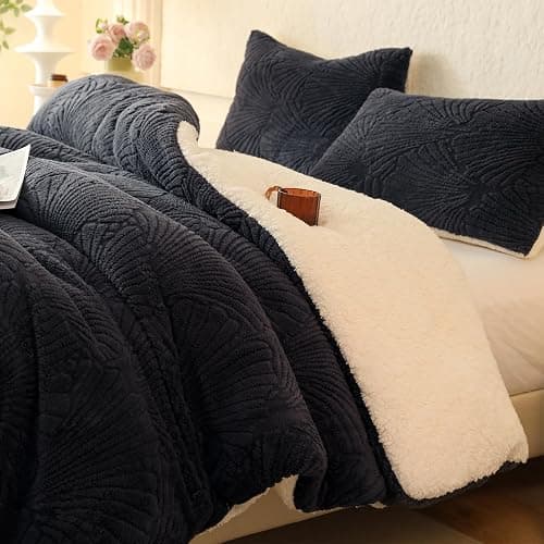 tohrisa Seashell Jacquard Sherpa Comforter Set Warm Cozy Premium Bedding 3 Pieces, Full/Queen Size Geometric Pattern Quilt Comforter with 2 Pillowcases(90"X90" Grey) - Image 1