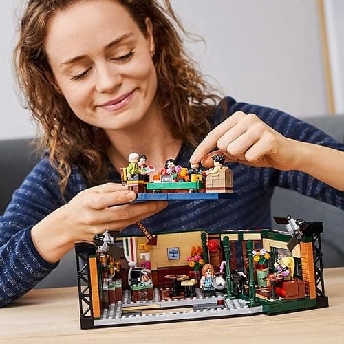 LEGO Ideas 21319 Central Perk Building Kit (1,070 Pieces) thumbnail 2