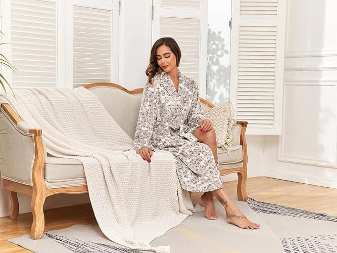 RONGTAI Womens Bathrobe Ladies Fleece Plush Warm Long Robes Fleece Nightgown Sleepwear thumbnail 2