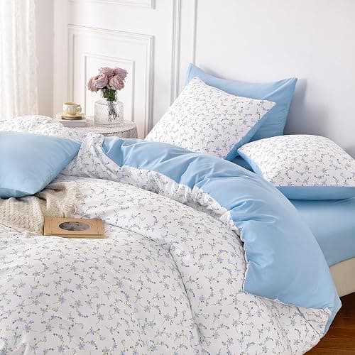 Wake In Cloud - Floral Comforter Set, Coquette Cottagecore Aesthetic Cute Flower Pattern for Women Teen Girls, Soft Lightweight Dorm Bedding, 3 Pieces, Blue White, Full Size thumbnail 4