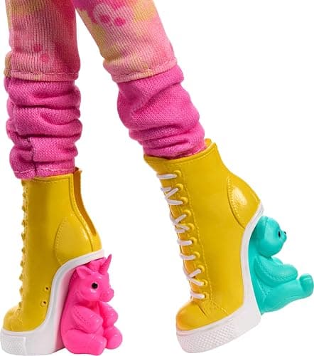 Monster High Wednesday Doll and Accessories, Enid Sinclair Collectible in Pink Fashion with Beret and Backpack, Doll Stand thumbnail 5