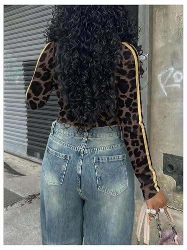Fitted long-sleeve leopard print crop top  thumbnail 3
